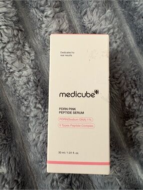 Medicube PDRN Pink Peptide Serum - Pink